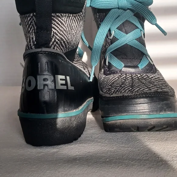 Sorel Women's Black/white and Teal Lace-Up Winter Boots. Sz 7. - Picture 4 of 10